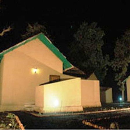 Tiger Lagoon Hotel Bandhavgarh National Park Exterior photo