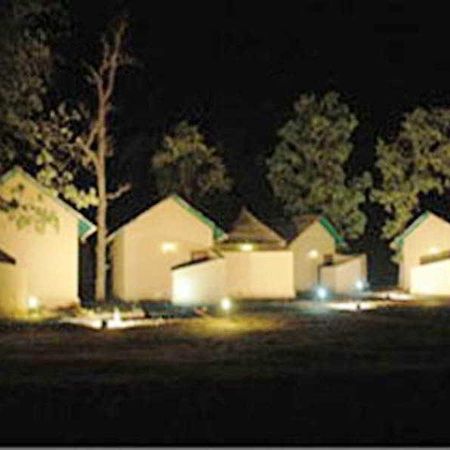 Tiger Lagoon Hotel Bandhavgarh National Park Exterior photo
