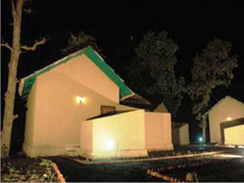 Tiger Lagoon Hotel Bandhavgarh National Park Exterior photo